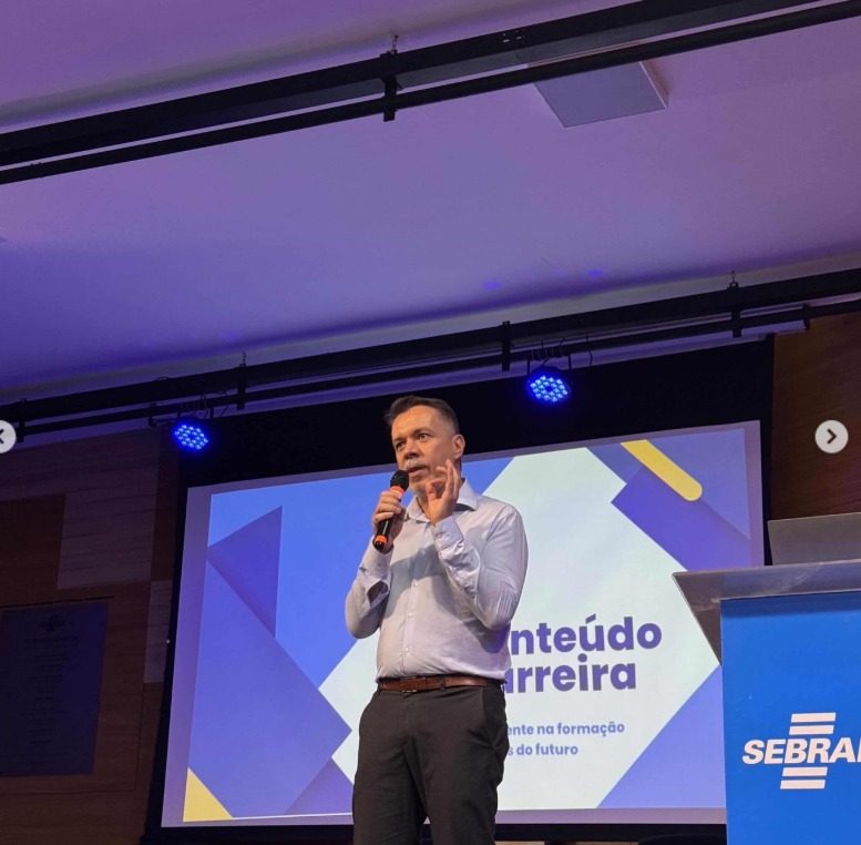 Cosme Péres em palestra.