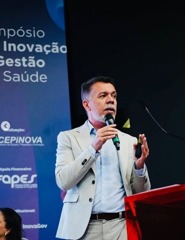 Cosme Péres em palestra.