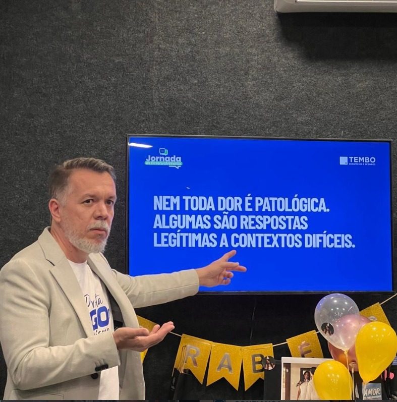 Cosme Péres em palestra.